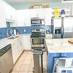 Large 3 Bd Penthouse 2012 In Laketown, Great Views And Amenities!