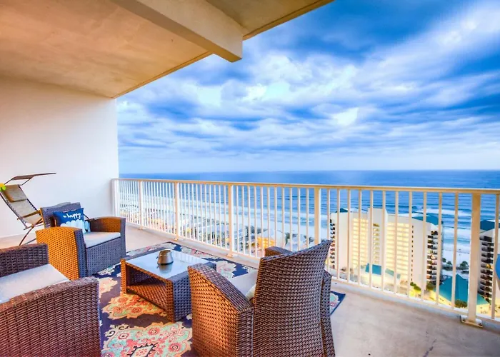 Large 3 Bd Penthouse 2012 In Laketown, Great Views And Amenities!