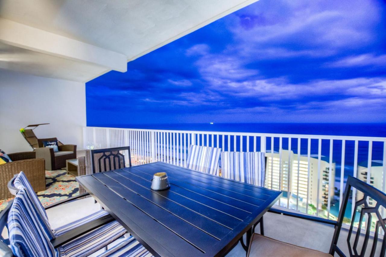 Large 3 Bd Penthouse 2012 In Laketown, Great Views And Amenities! Holiday home *