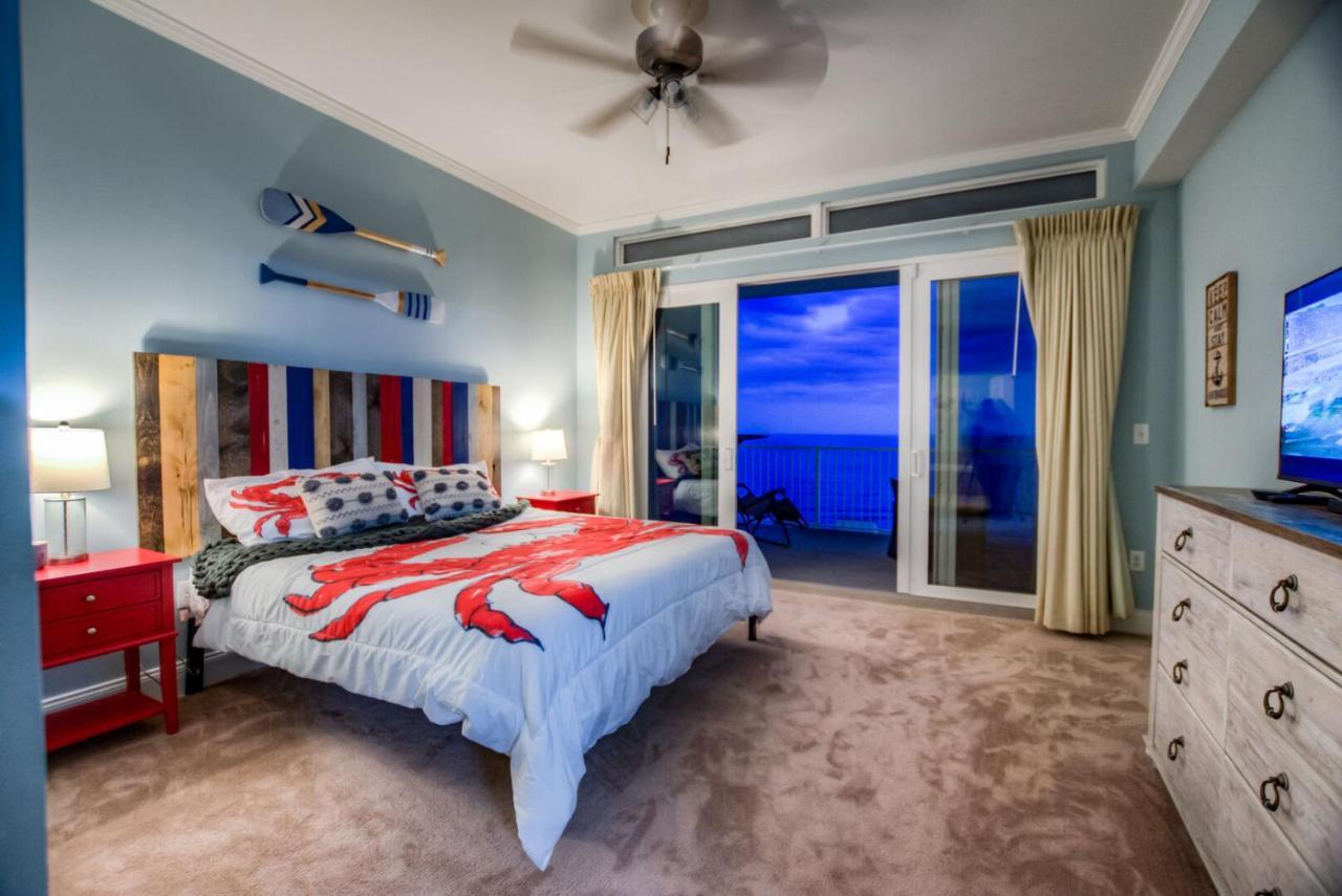 Large 3 Bd Penthouse 2012 In Laketown, Great Views And Amenities! Holiday home *