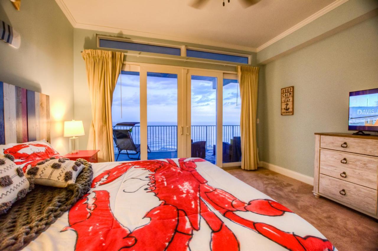 Large 3 Bd Penthouse 2012 In Laketown, Great Views And Amenities! Holiday home