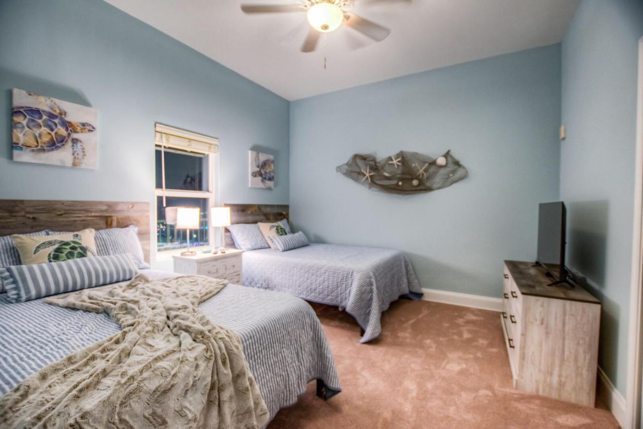 Large 3 Bd Penthouse 2012 In Laketown, Great Views And Amenities! Holiday home Panama City Beach