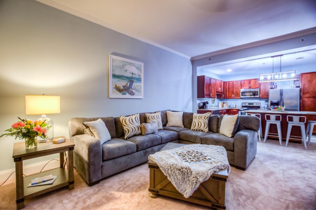Large 3 Bd Penthouse 2012 In Laketown, Great Views And Amenities! Holiday home