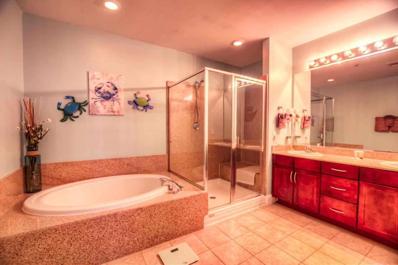 Large 3 Bd Penthouse 2012 In Laketown, Great Views And Amenities!