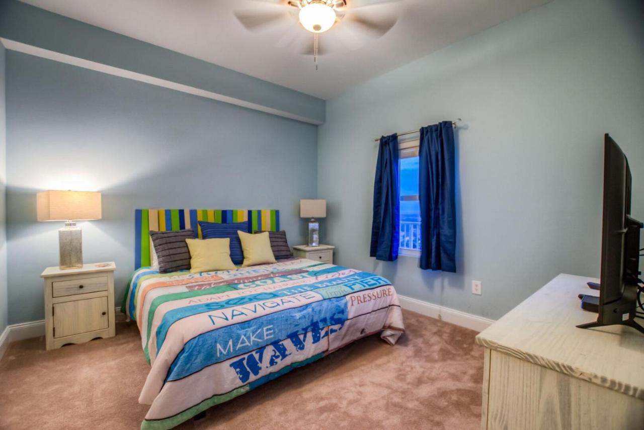 Holiday home Large 3 Bd Penthouse 2012 In Laketown, Great Views And Amenities!