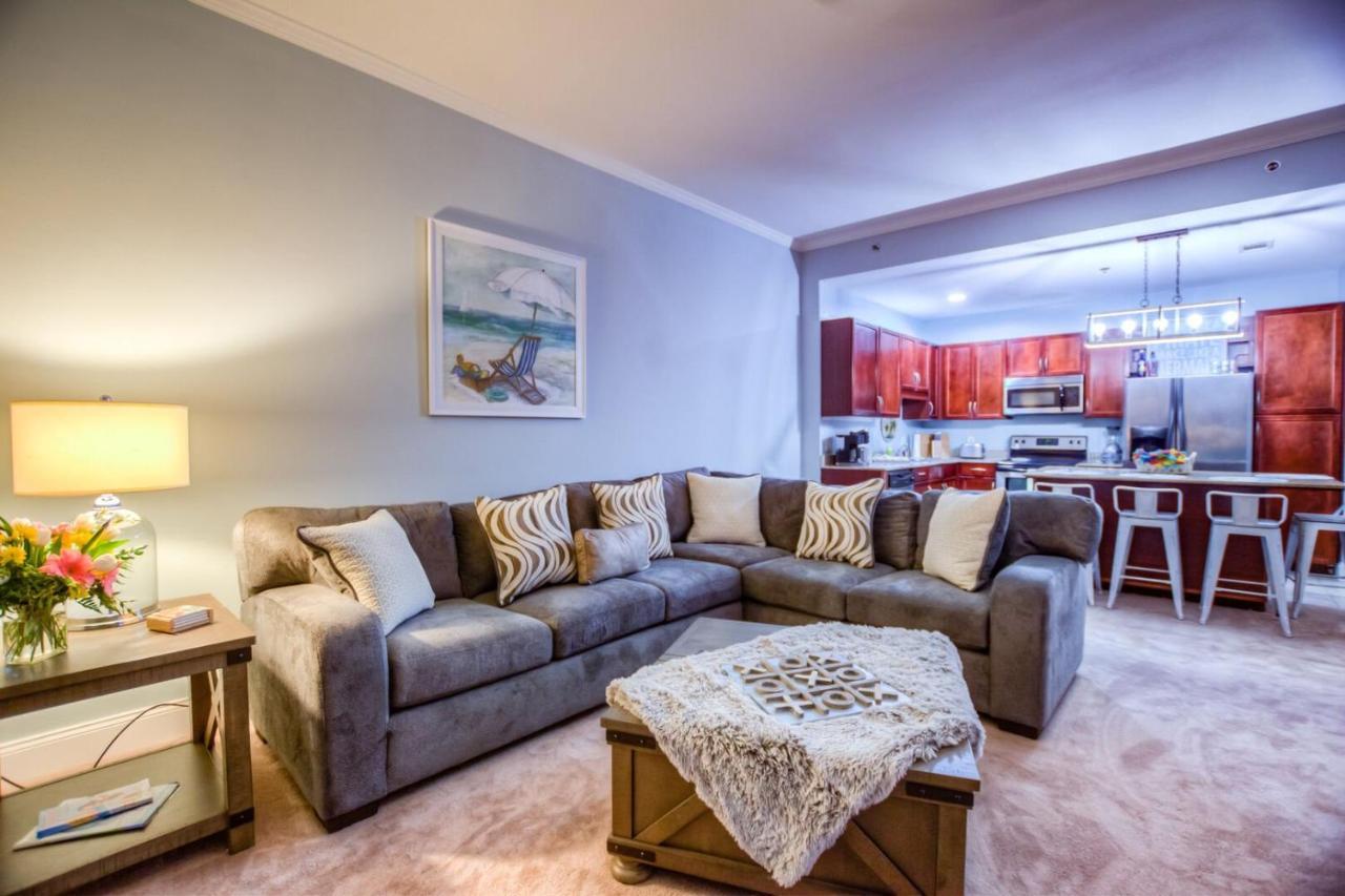 Large 3 Bd Penthouse 2012 In Laketown, Great Views And Amenities!