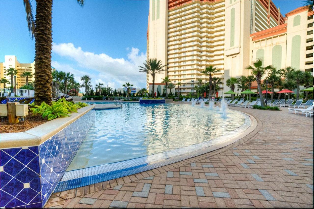 Large 3 Bd Penthouse 2012 In Laketown, Great Views And Amenities! Holiday home *